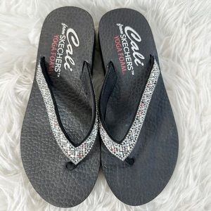 Skechers Women’s Size Use Measurements/See Details Embellished Yoga Foam Sandals